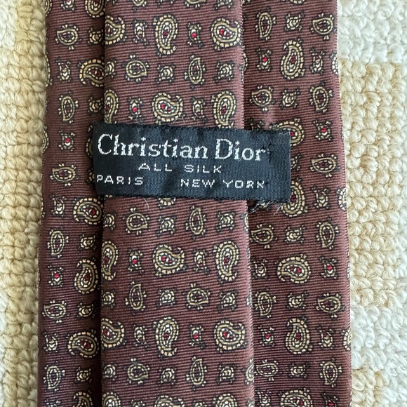 Christian Dior Paisley Silk Tie Burgundy Gold Classic Designer Necktie Office - Picture 4 of 6